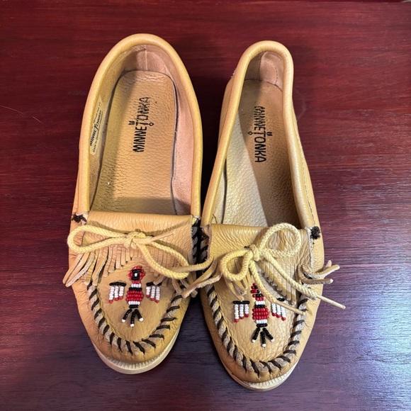 Minnetonka Beaded Leather Moccasins Women's 7.5 Tan - Picture 2 of 5